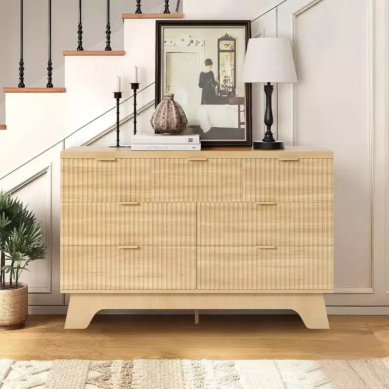 Comò da camera da letto con cassetti da 47 pollici, toletta moderna medievale con maniglia dorata, mobile per medicazioni scanalato, mobiletto contenitore in rovere